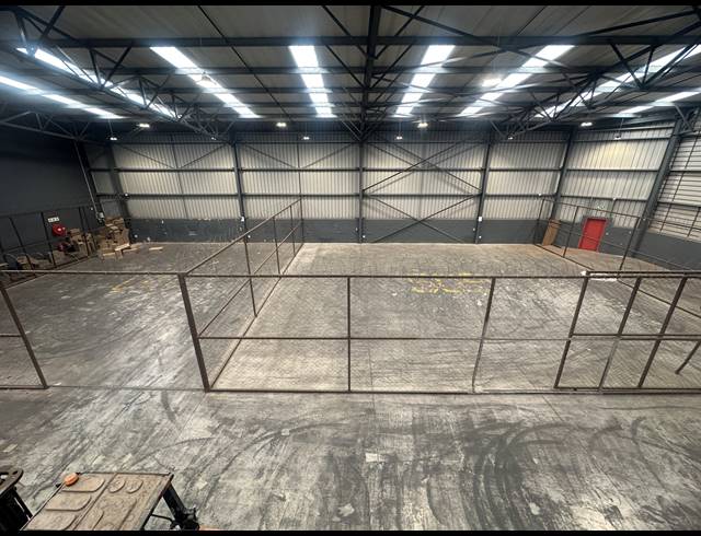 2,344M² WAREHOUSE FOR SALE IN JET PARK
